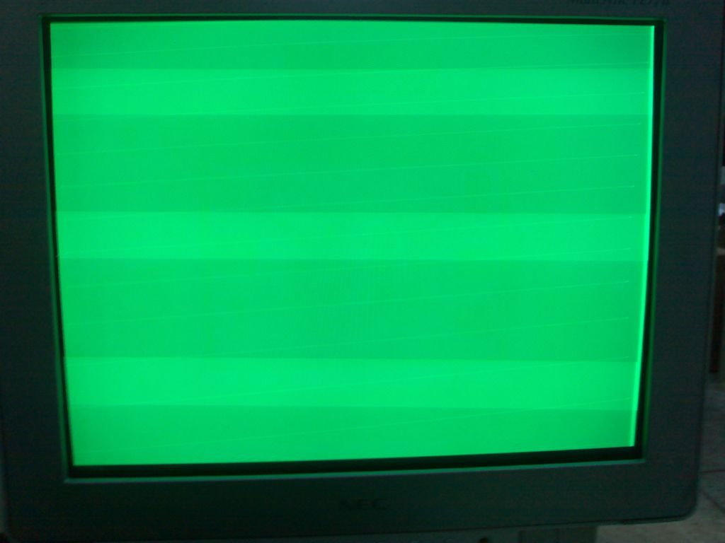 problem NEC FE770 zelen ekran